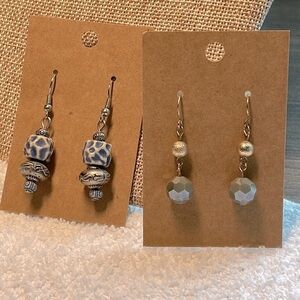 💐5/25 two pair dangle drop blue white barrel gold silver tone earrings